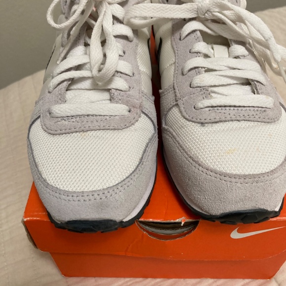 Nike womens vintage sneakers size 7 - Picture 4 of 8